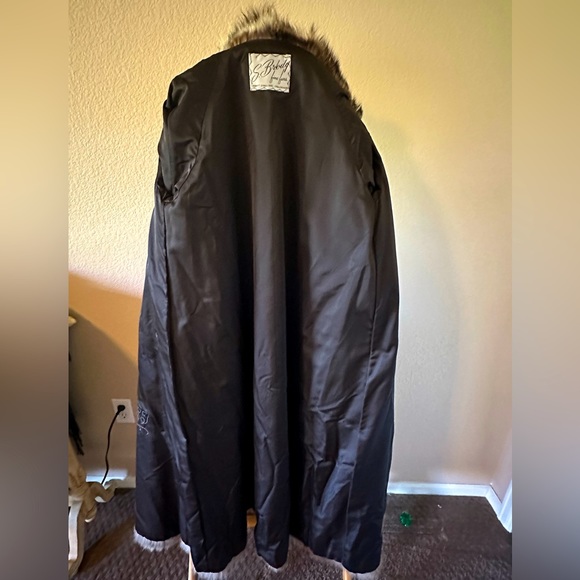 Vintage S Brody Fine Furs Long-haired, Full-length Raccoon Fur Coat - Picture 8 of 10